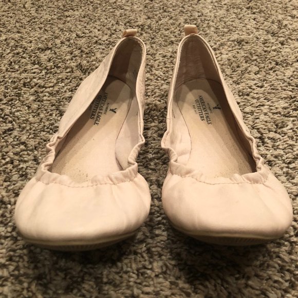 American Eagle nude scrunch ballet flats - Picture 2 of 7